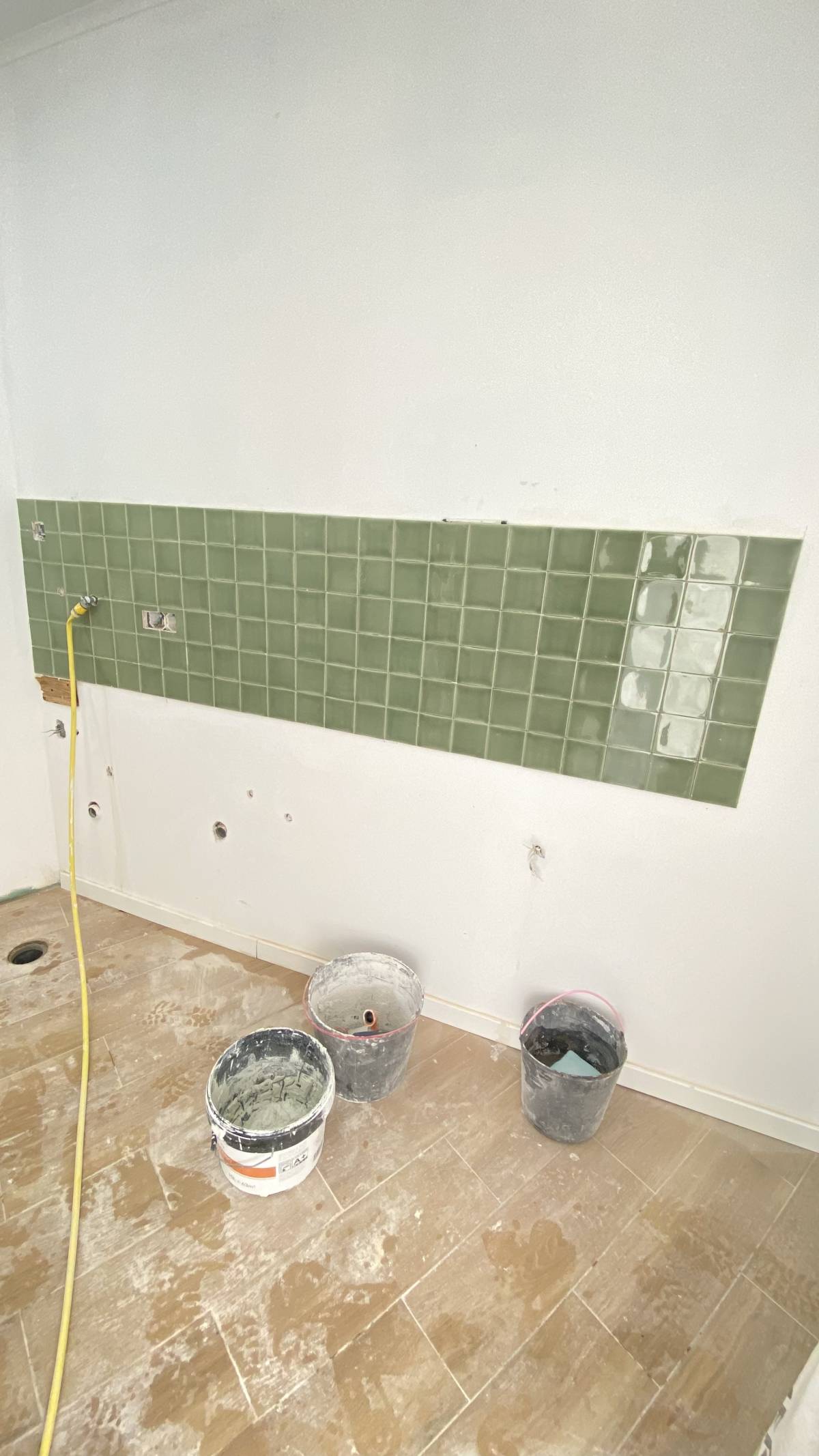 Castro Group - pinturas e remodelações - Almada - Stone or Tile Flooring Installation