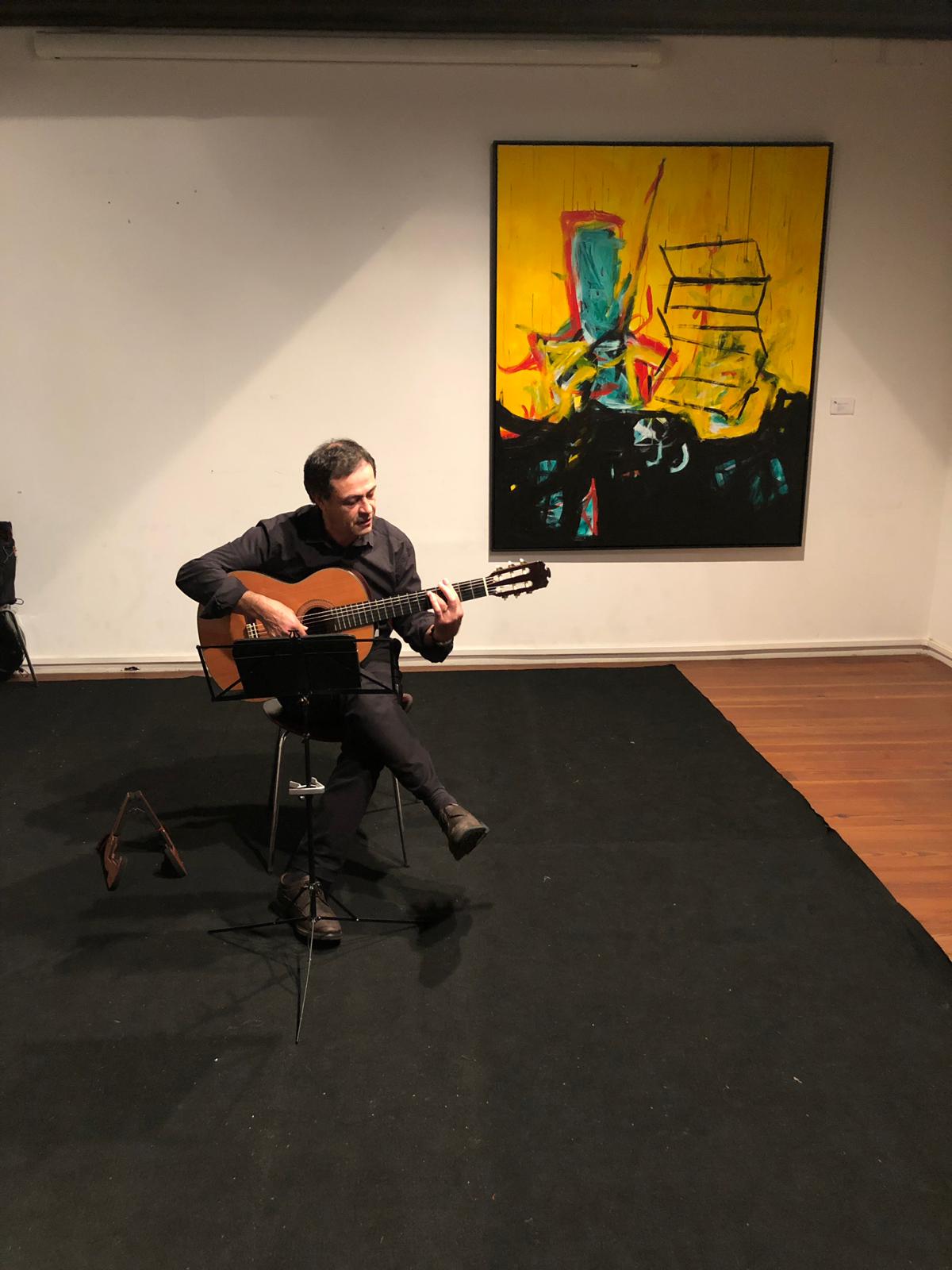 LUSOFONIAS - Aveiro - Bass Guitar Lessons (for adults)