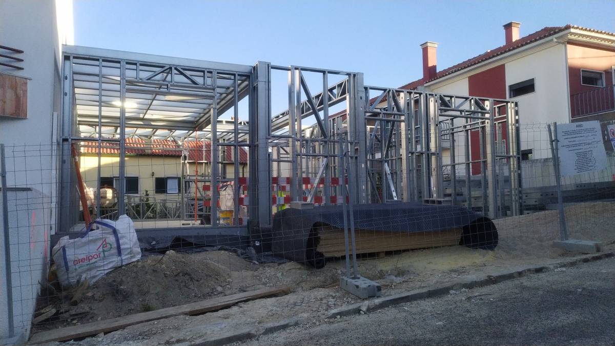 Misael construções - Sintra - Siding Installation, Repair, or Removal