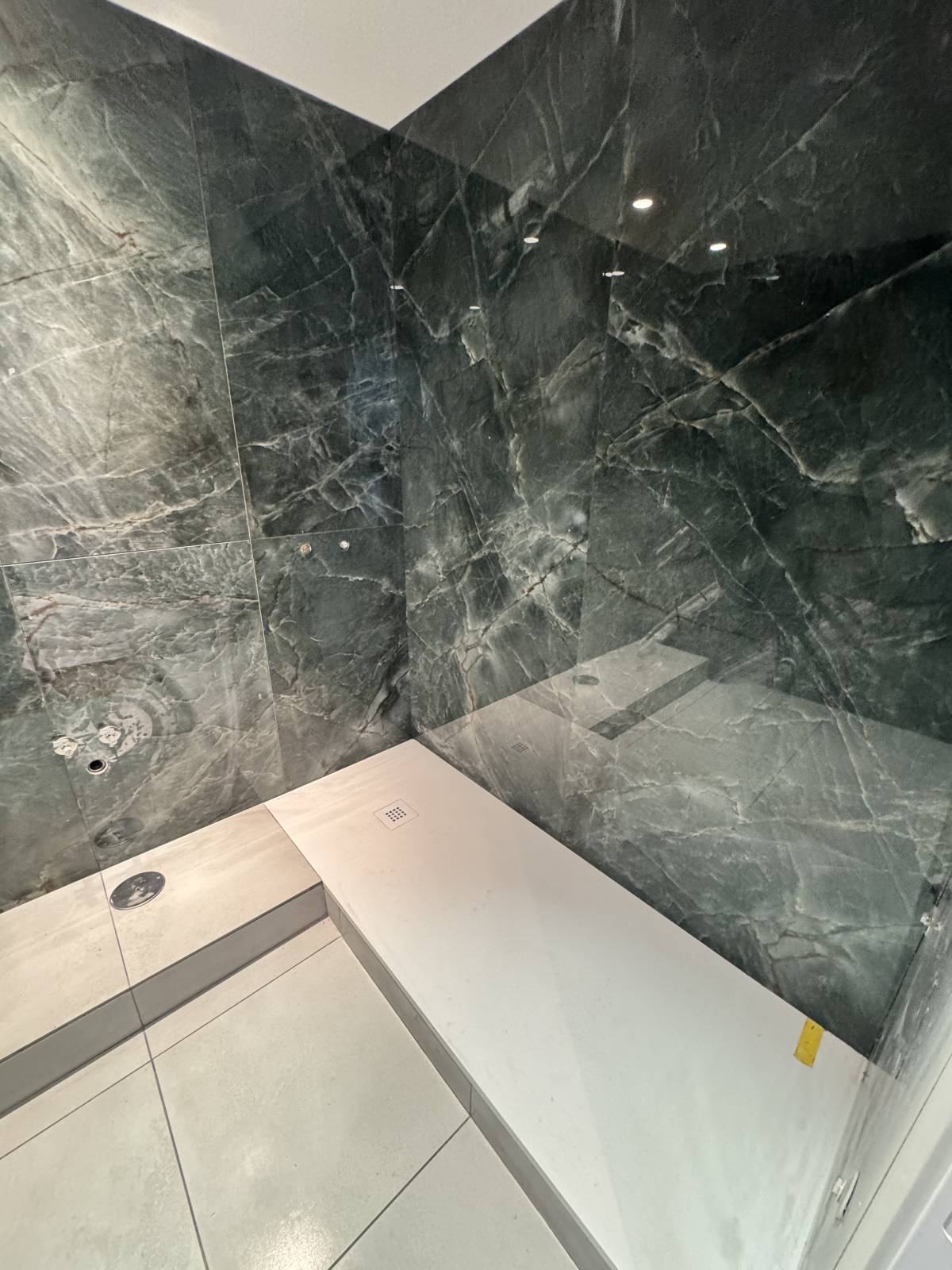 Benetton Melgaço - Almada - Stone or Tile Flooring Installation