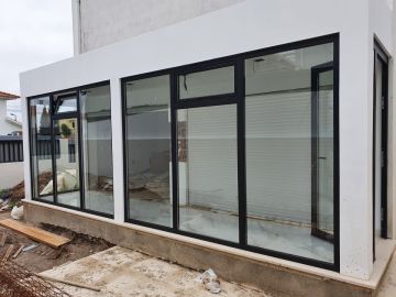 ESPECIALISTA EM JANELAS PVC ALUMÍNIO ESTORES Julio Torres - Sintra - Reparação de Portão de Garagem