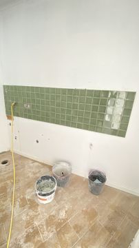 Castro Group - pinturas e remodelações - Almada - Stone or Tile Flooring Installation