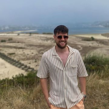 Pedro - Vila Nova de Gaia - Traducción