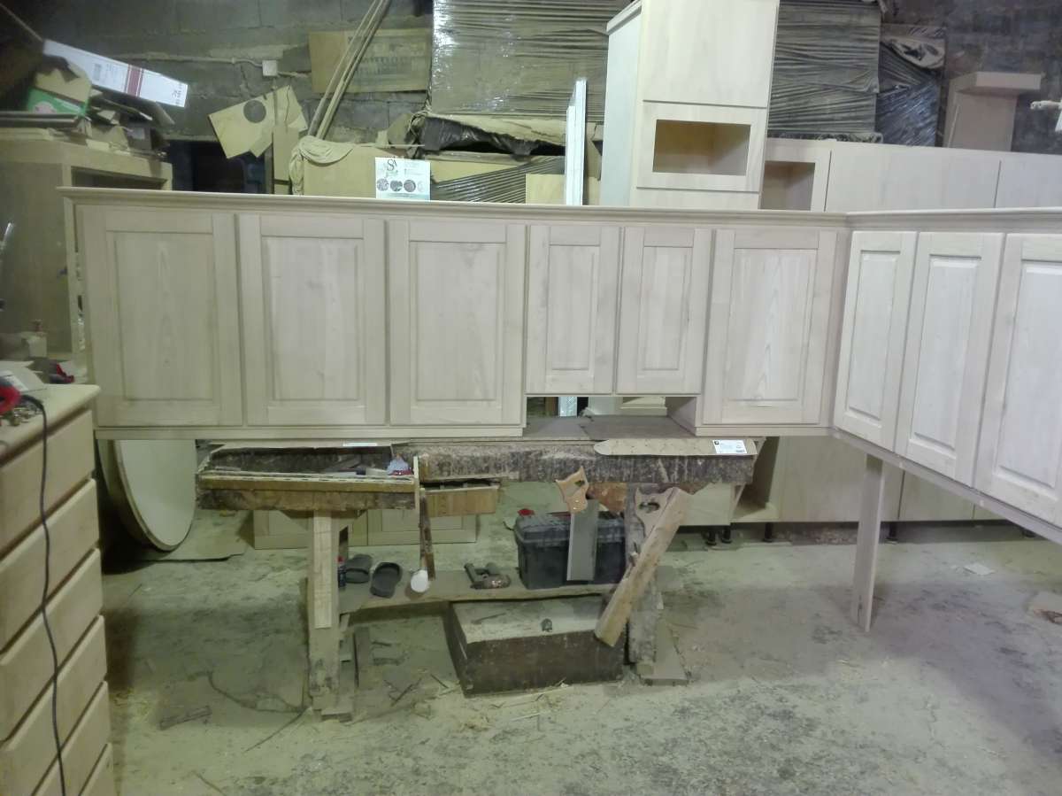 Cozinhas/Roupeiros e todo o tipo de mobiliário por medida - Paredes - Reparação de Porta de Madeira