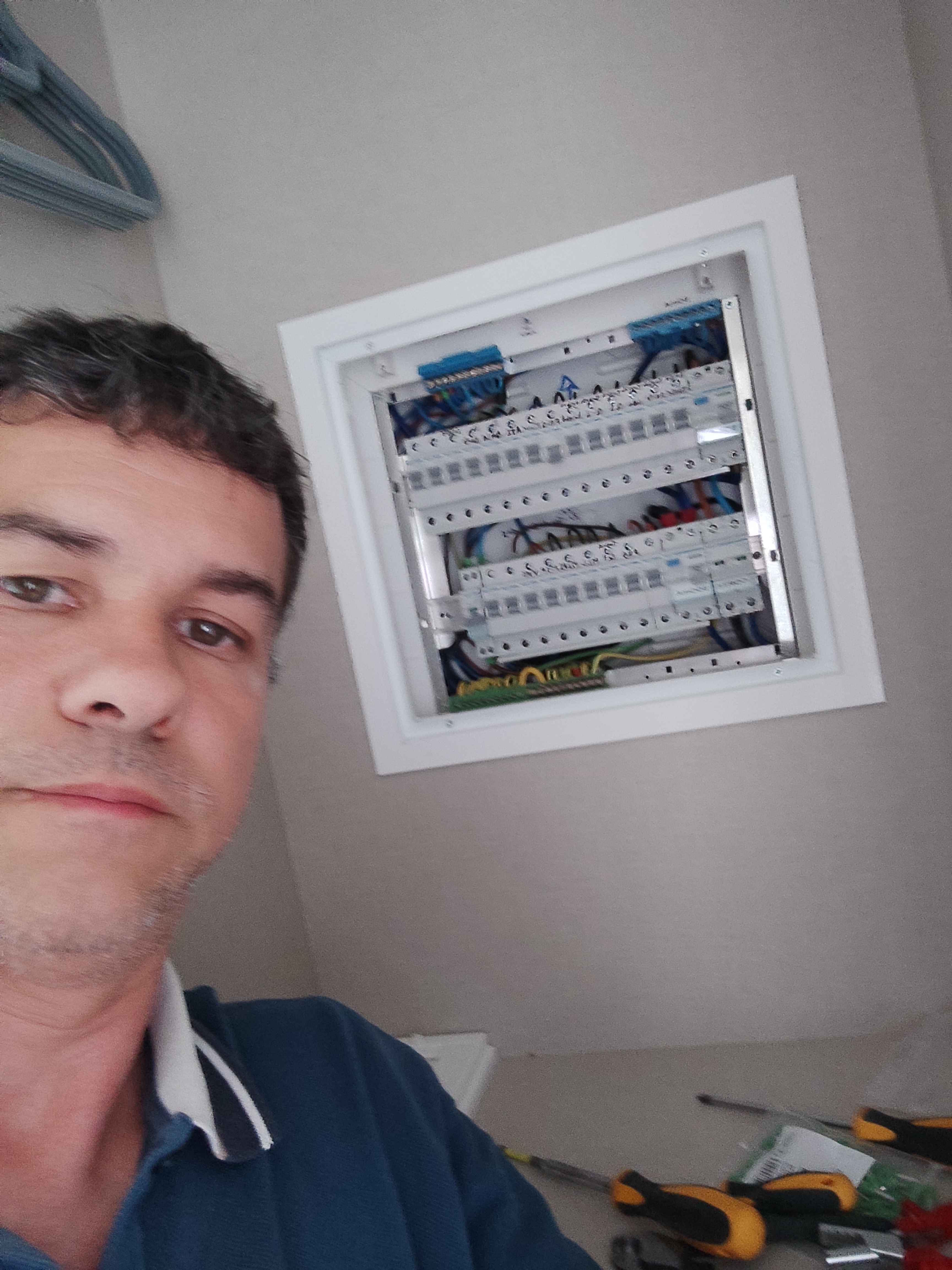 Eletrimatica Serviços - Aloísio Torezani Ribeiro - Pombal - Instalação e Reparação de Câmaras de Vigilância