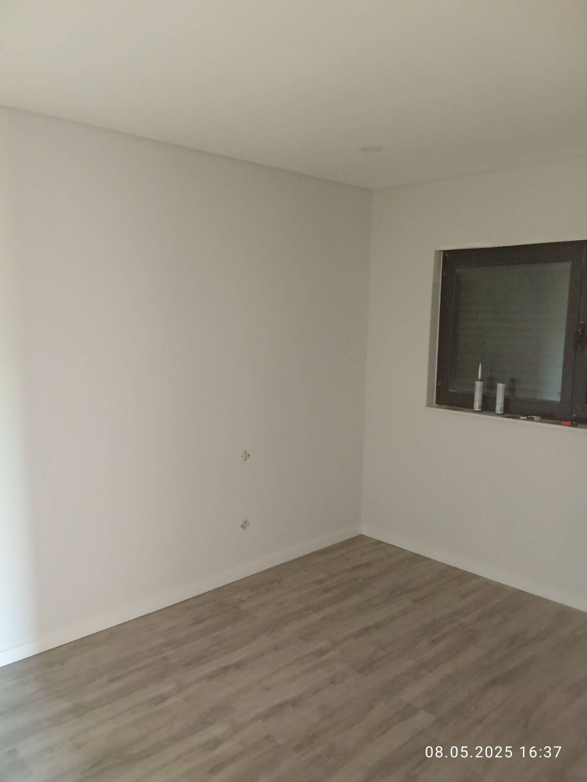 Hurjui dragos - Mafra - Instalação, Reparação ou Remoção de Revestimento de Parede