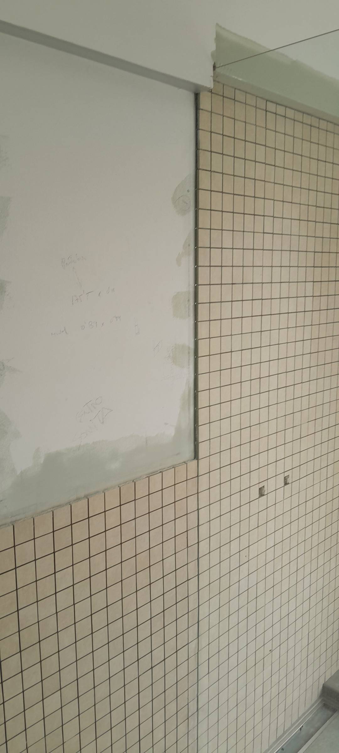 Hurjui dragos - Mafra - Reparação e Texturização de Paredes de Pladur