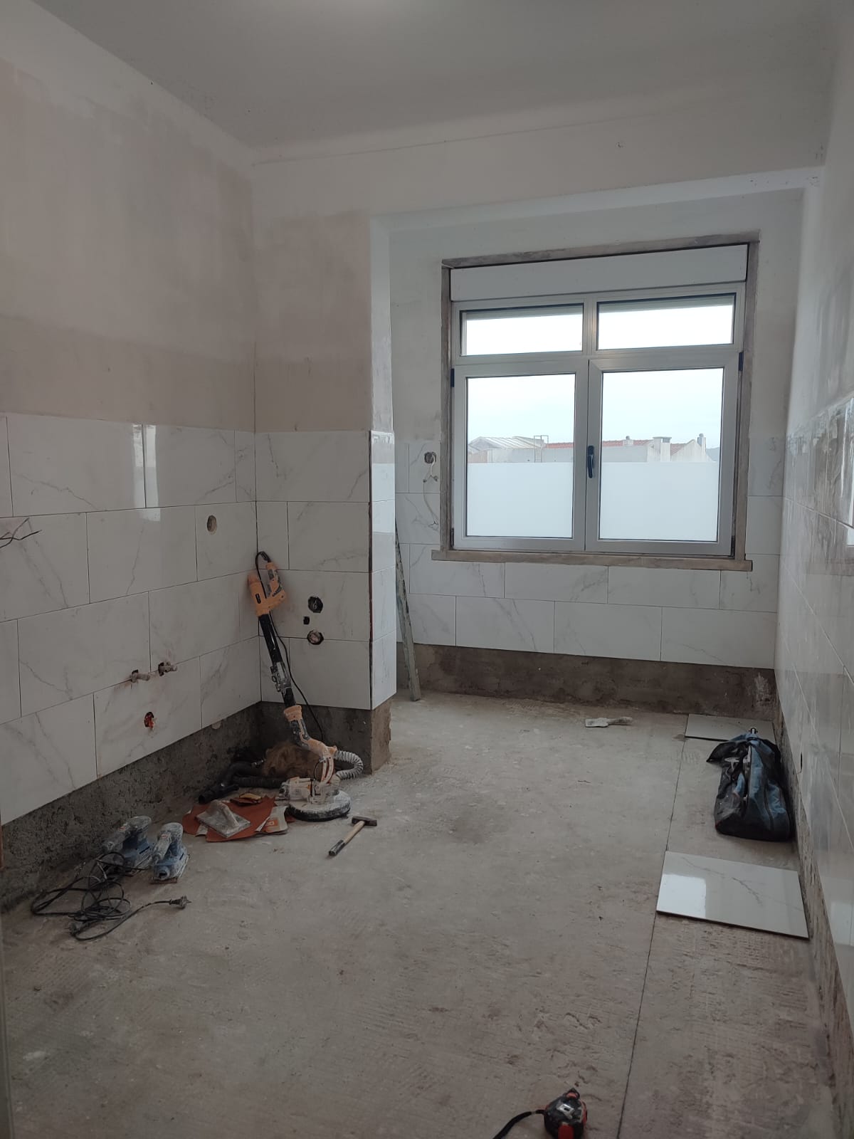 Tulio Maia - Entroncamento - Instalação de Pavimento em Pedra ou Ladrilho