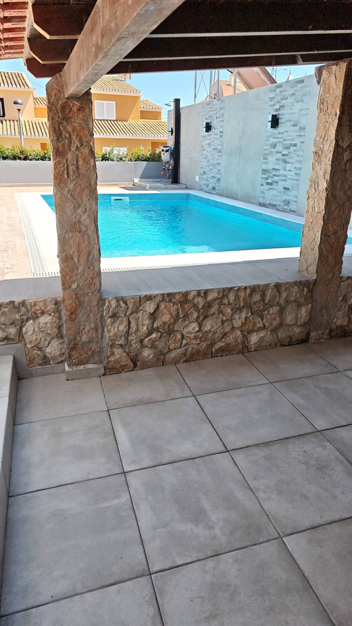 Souza Andrade construções e remodelações - Albufeira - Instalación o reemplazo de tejados