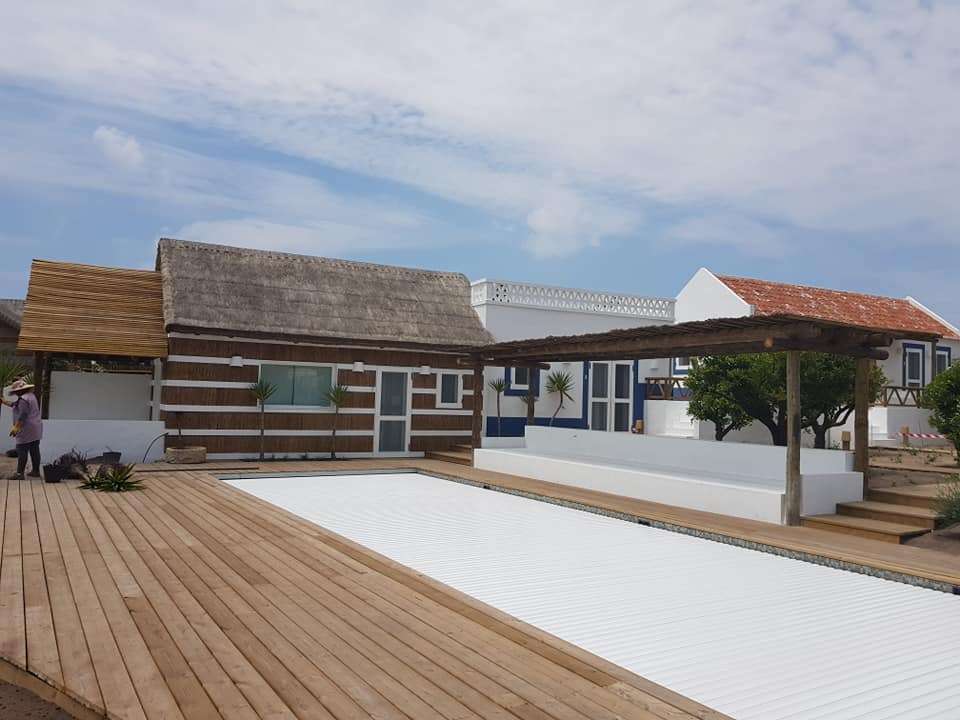 Perpendicular Genuína - Coimbra - Patio Cover Installation