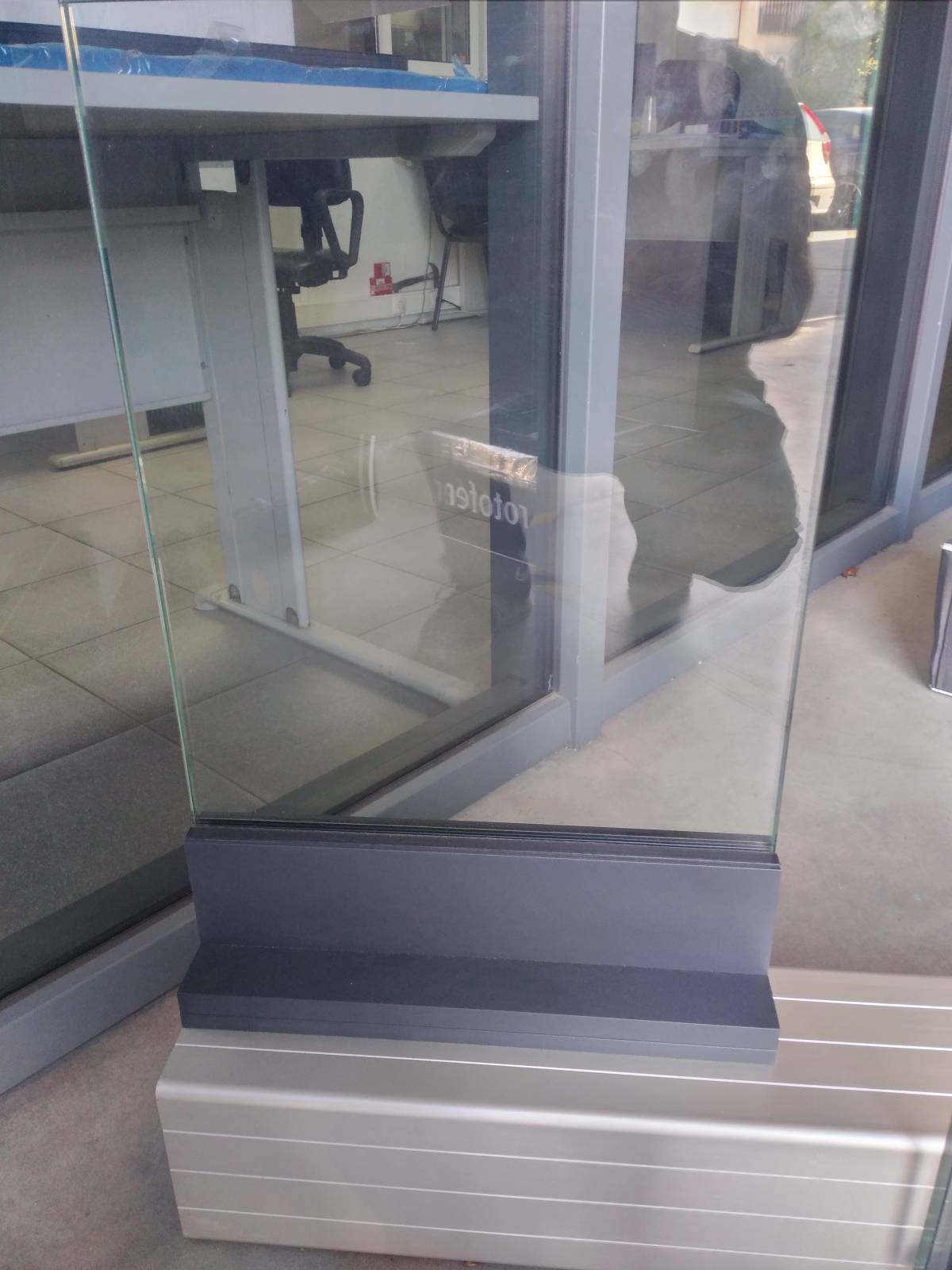 Atelier dos Biscates - Paredes - Pet Door Installation