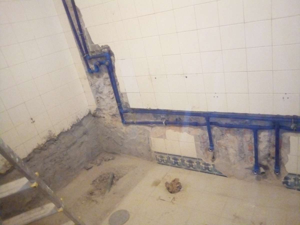 Moisés Lopes - Porto - Stone or Tile Flooring Installation