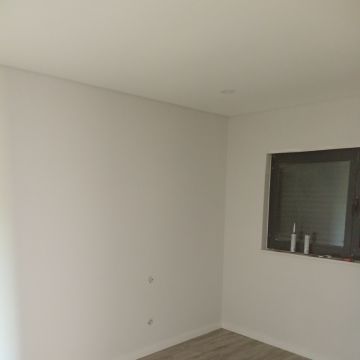 Hurjui dragos - Mafra - Instalação, Reparação ou Remoção de Revestimento de Parede