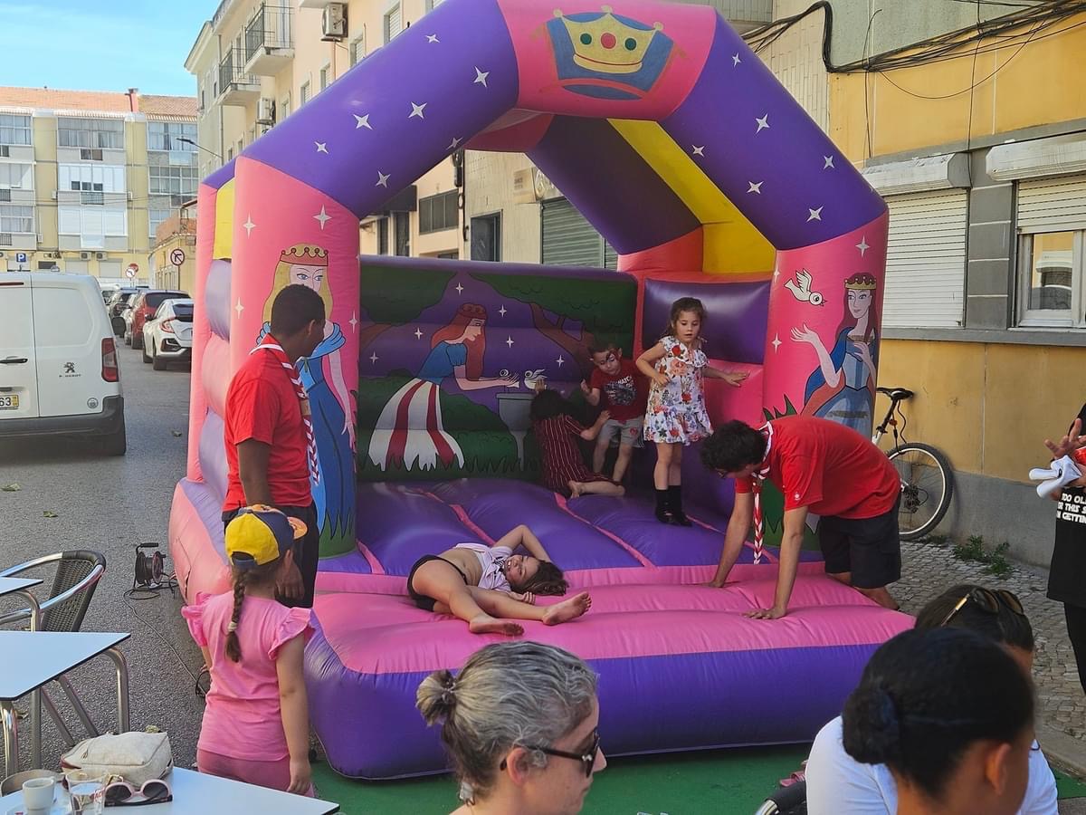 Aufblasbare Partyartikel mieten