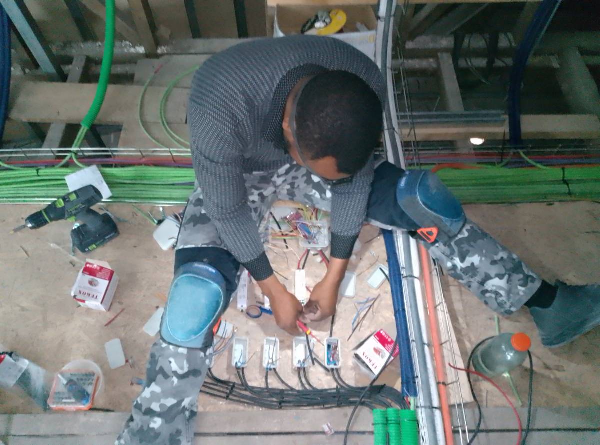 Ozires - Amadora - Lamp Installation