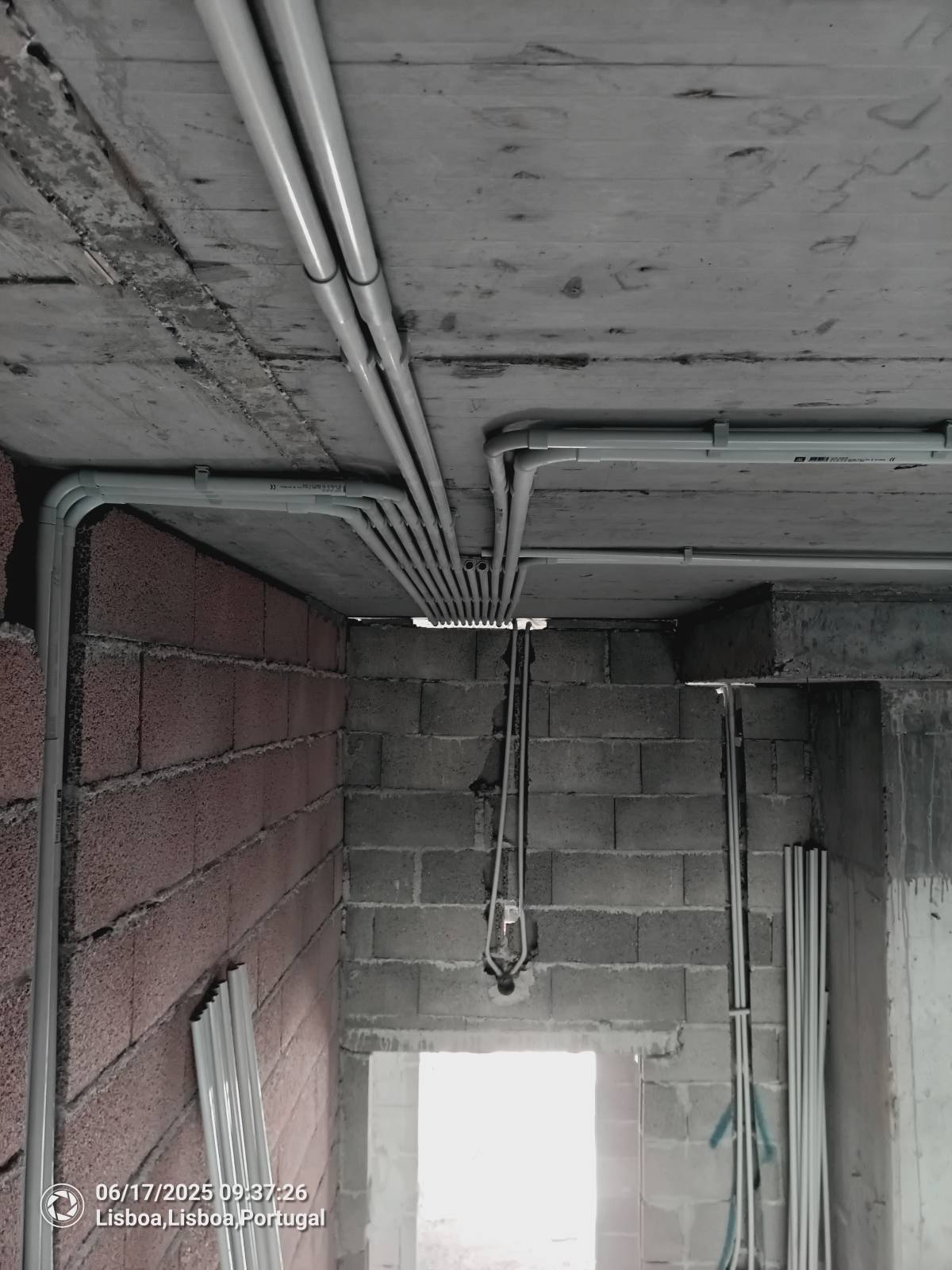 Ozires - Amadora - Instalación de interruptores y enchufes