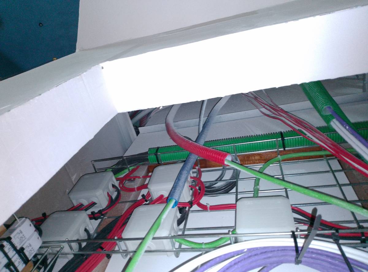 Ozires - Amadora - Switch and Outlet Installation
