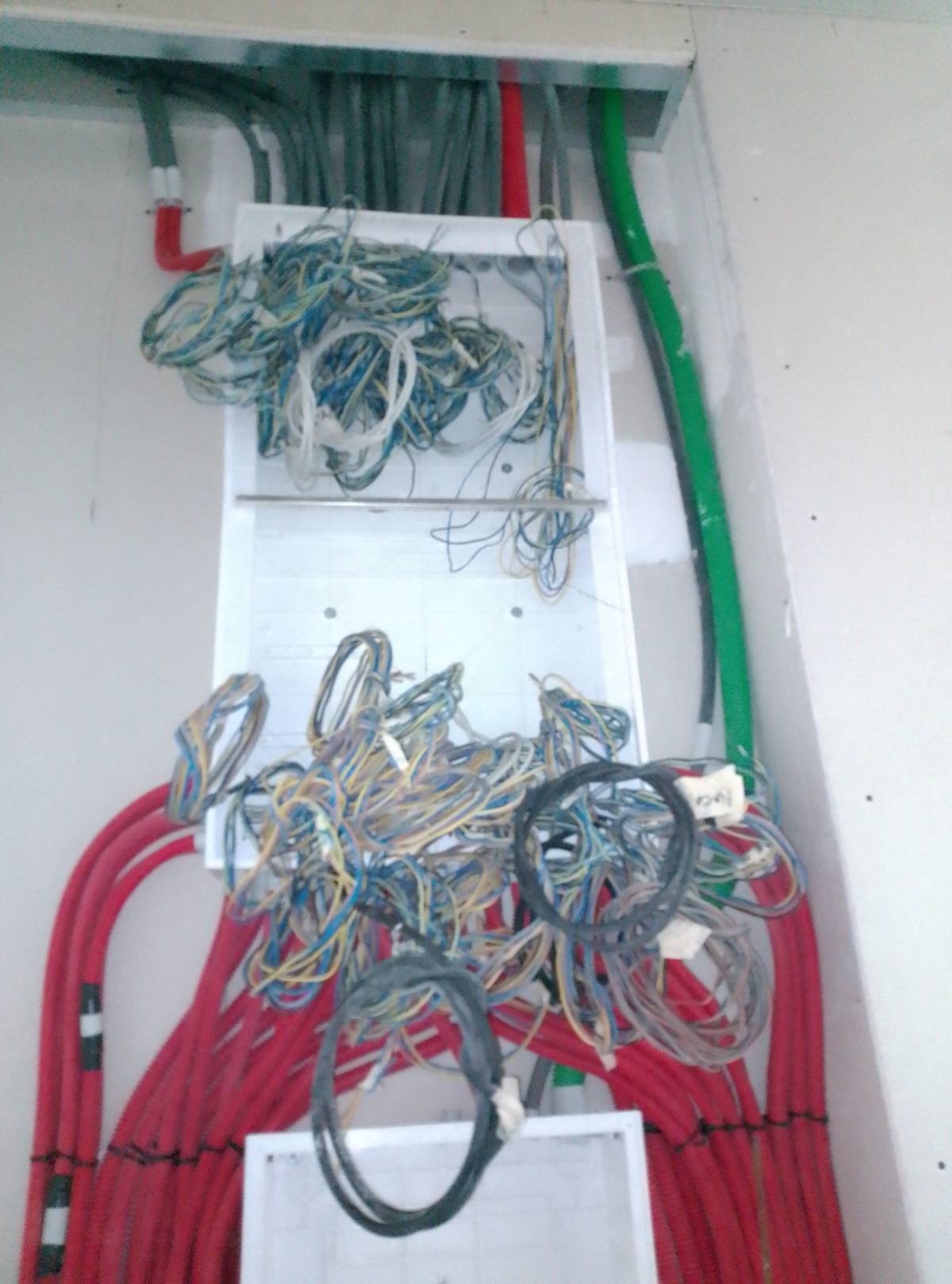 Ozires - Amadora - Switch and Outlet Repair