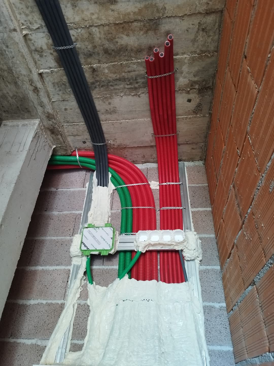 Oliveira - Amadora - Switch and Outlet Repair