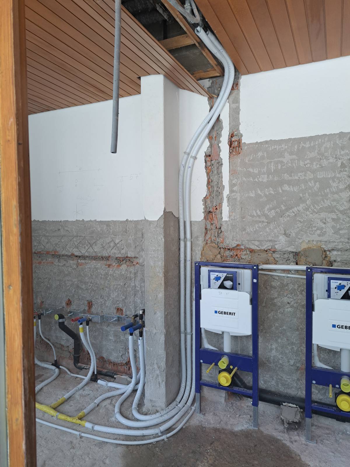 Fábio S - Valpaços - Instalación de tuberías de fontanería