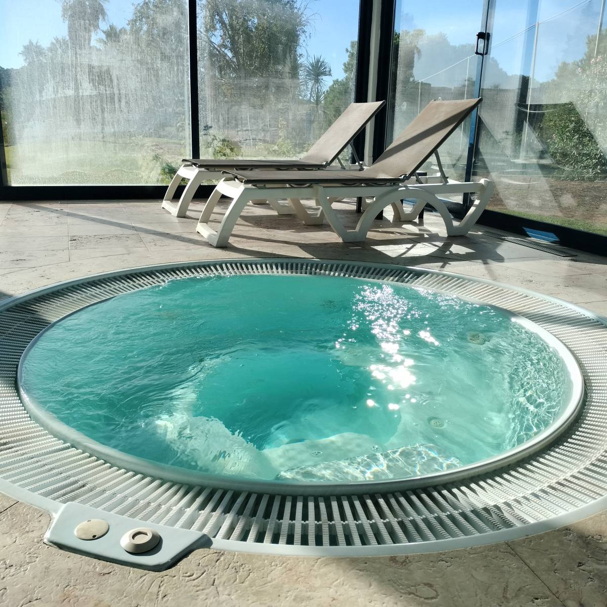 Aguilar Pools - Faro - Hot Tub and Spa Installation