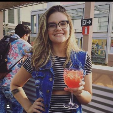Camila Acarroni - Seixal - Event Help and Wait Staff