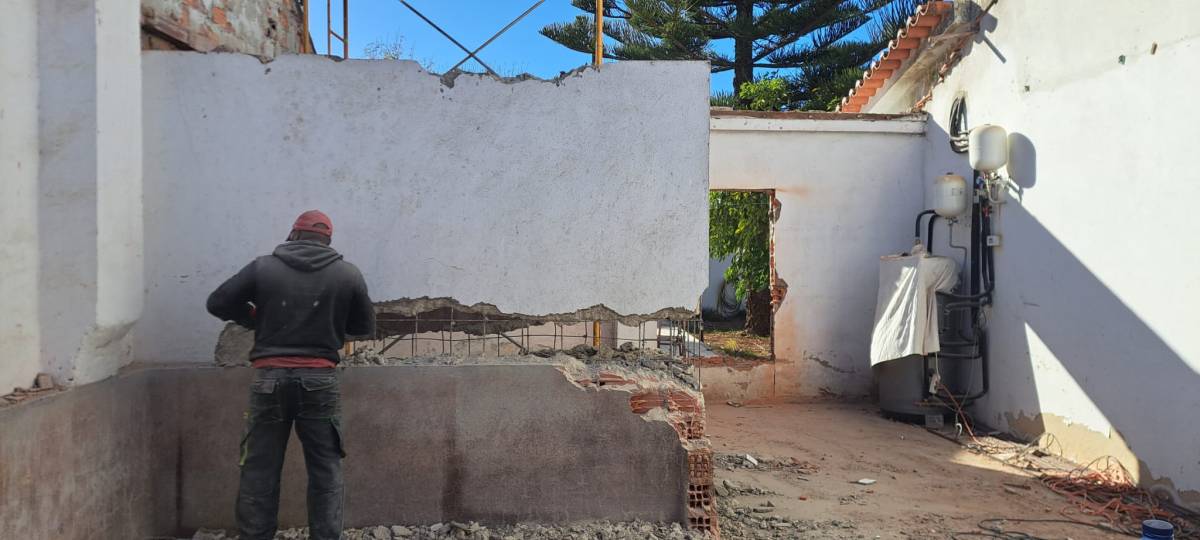 Paulo de Melo Gomes - Santarém - Instalação, Reparação ou Remoção de Revestimento de Parede