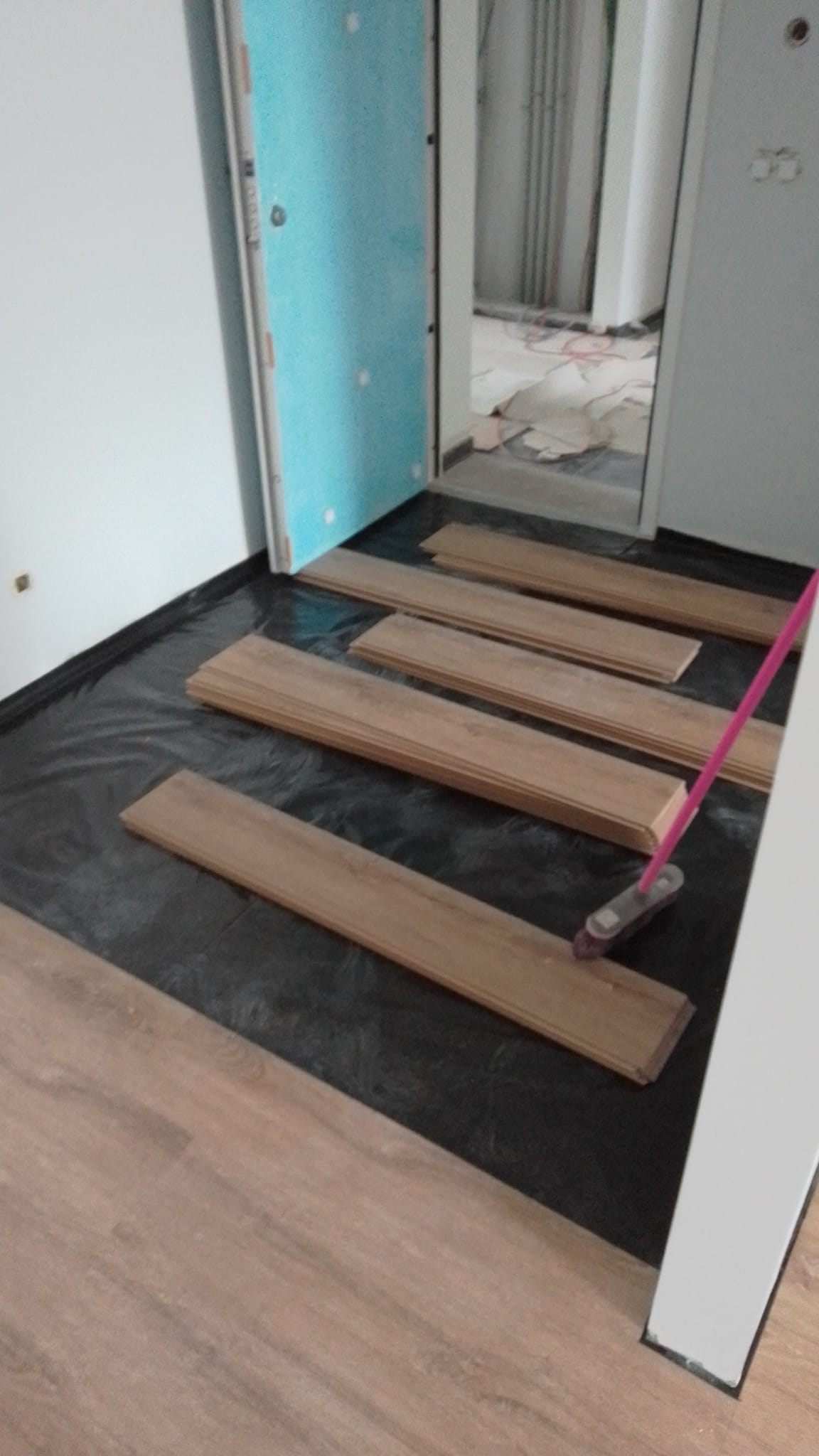 Thascius Alves Santos - Amadora - Vinyl or Linoleum Installation