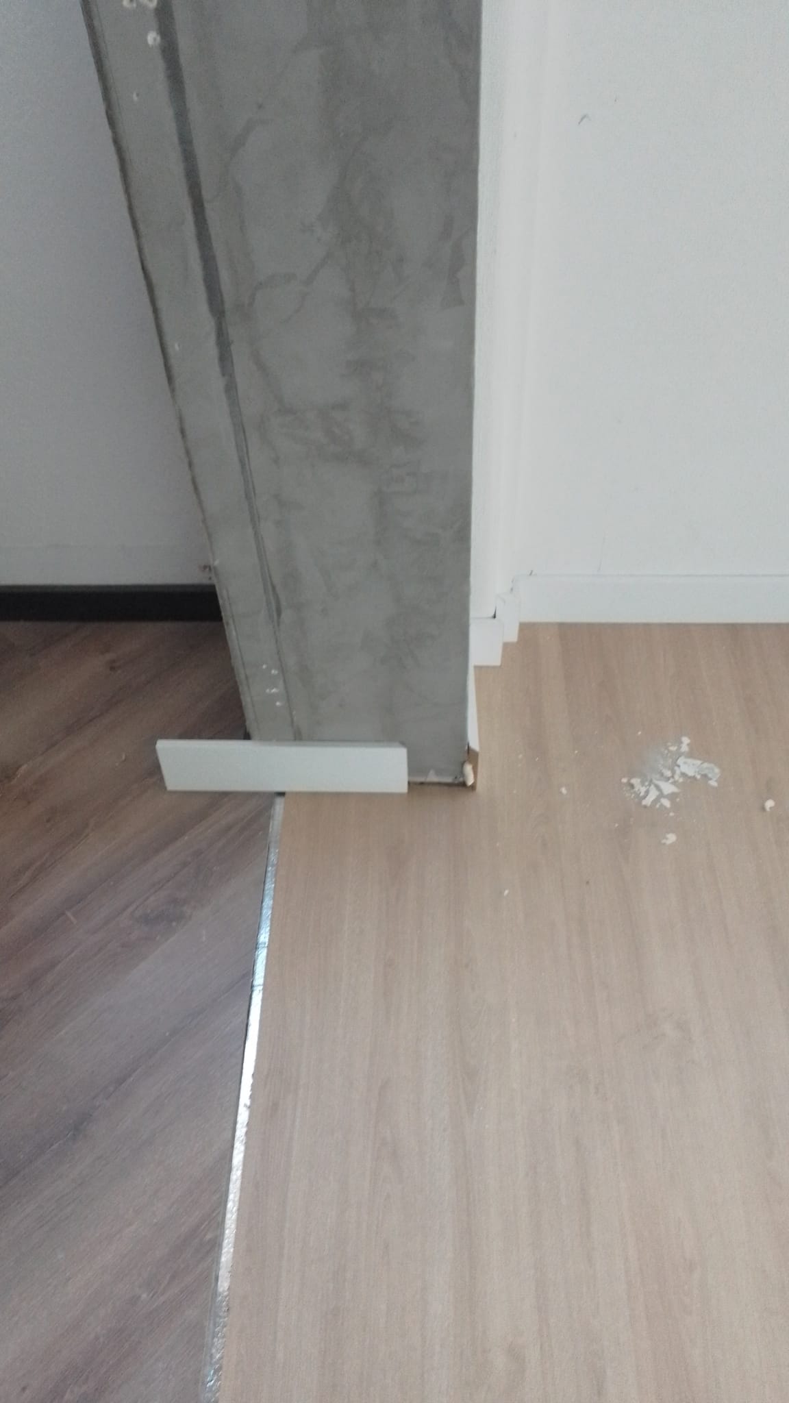 Thascius Alves Santos - Amadora - Carpet Installation