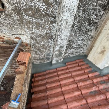 BR logística - Évora - Instalação de Escadas