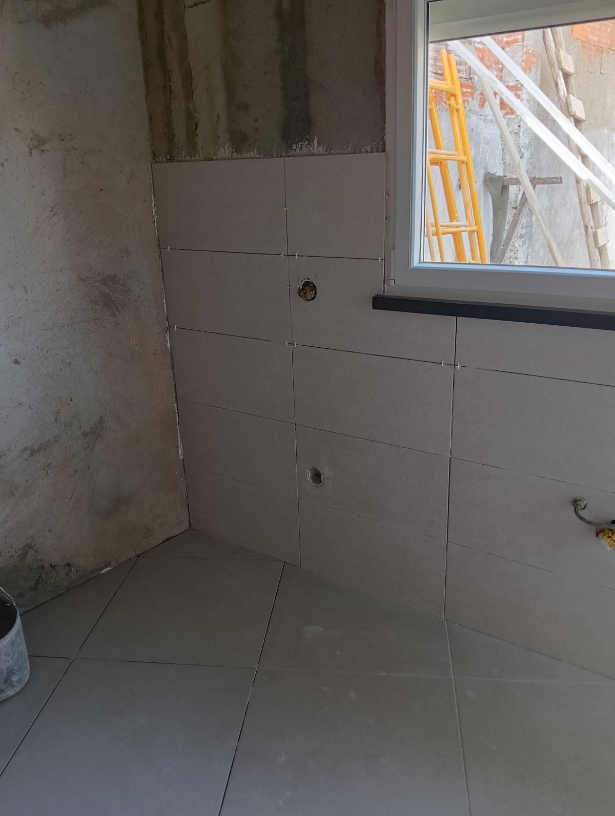 Volutas e arestas unipessoal lda - Rio Maior - Instalación, reparación o eliminación de revestimientos