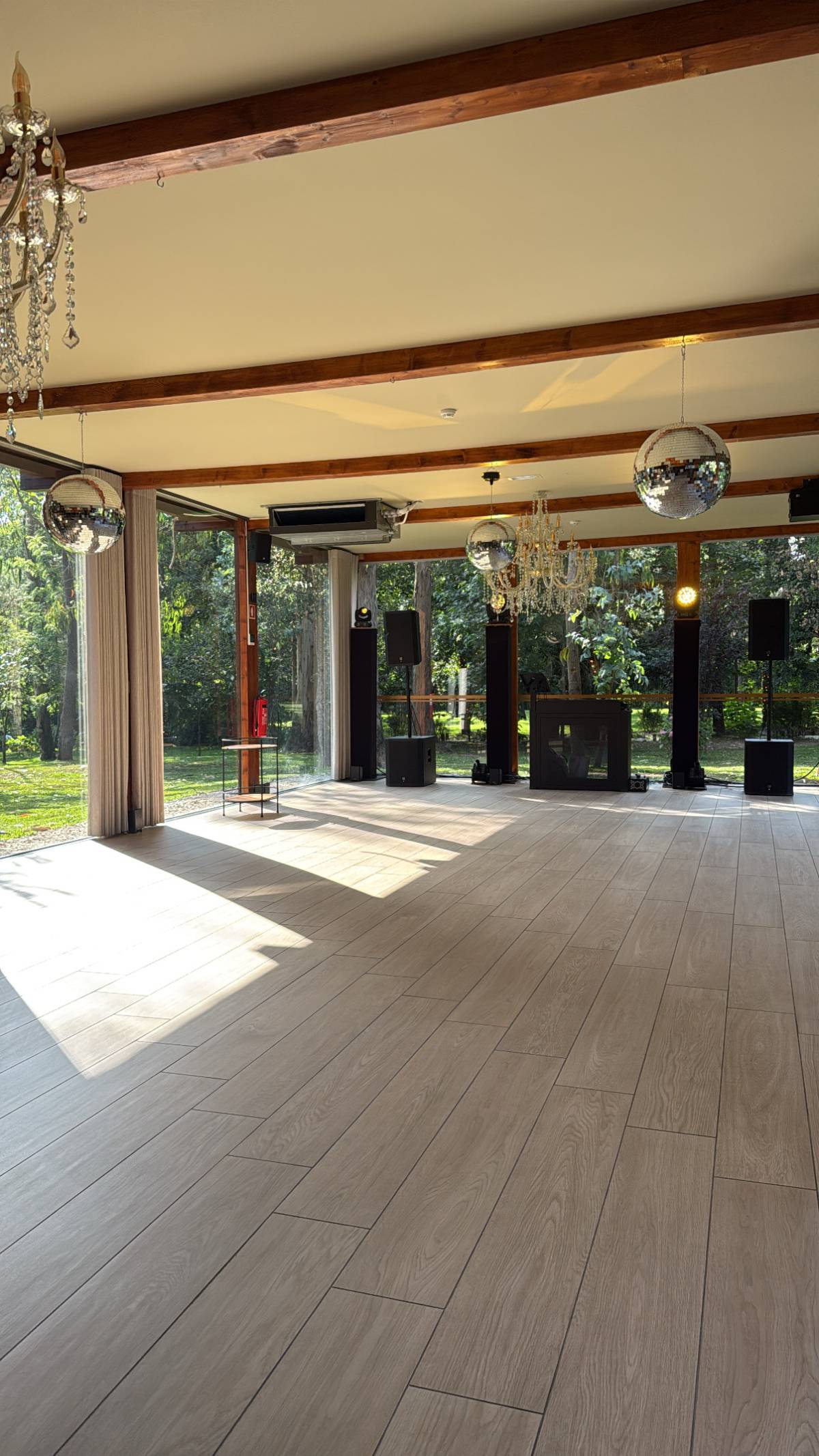 VIZSOUND - ALUGUER SOM E LUZ - Vizela - Aluguer de Equipamento de Iluminação para Eventos