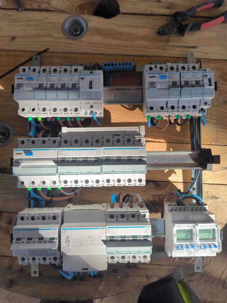 SV Santos & Varela | Eletricidade e Remodelações - Rio Maior - Installation des Sicherungs- oder Verteilerkastens