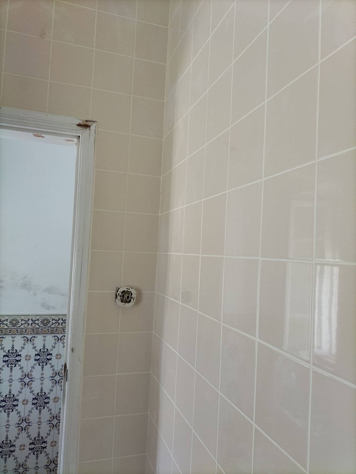 Volutas e arestas unipessoal lda - Rio Maior - Baseboards