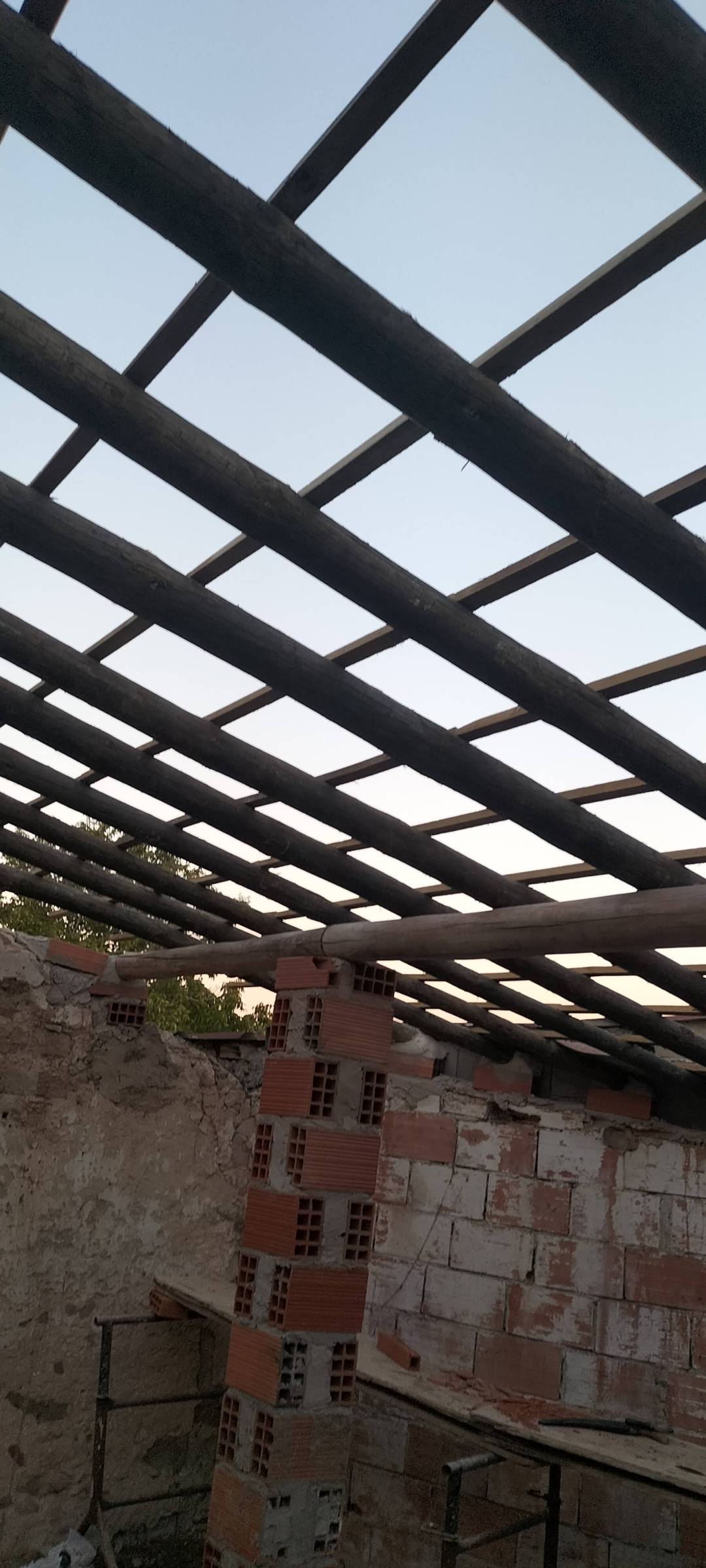 Volutas e arestas unipessoal lda - Rio Maior - Drop Ceiling