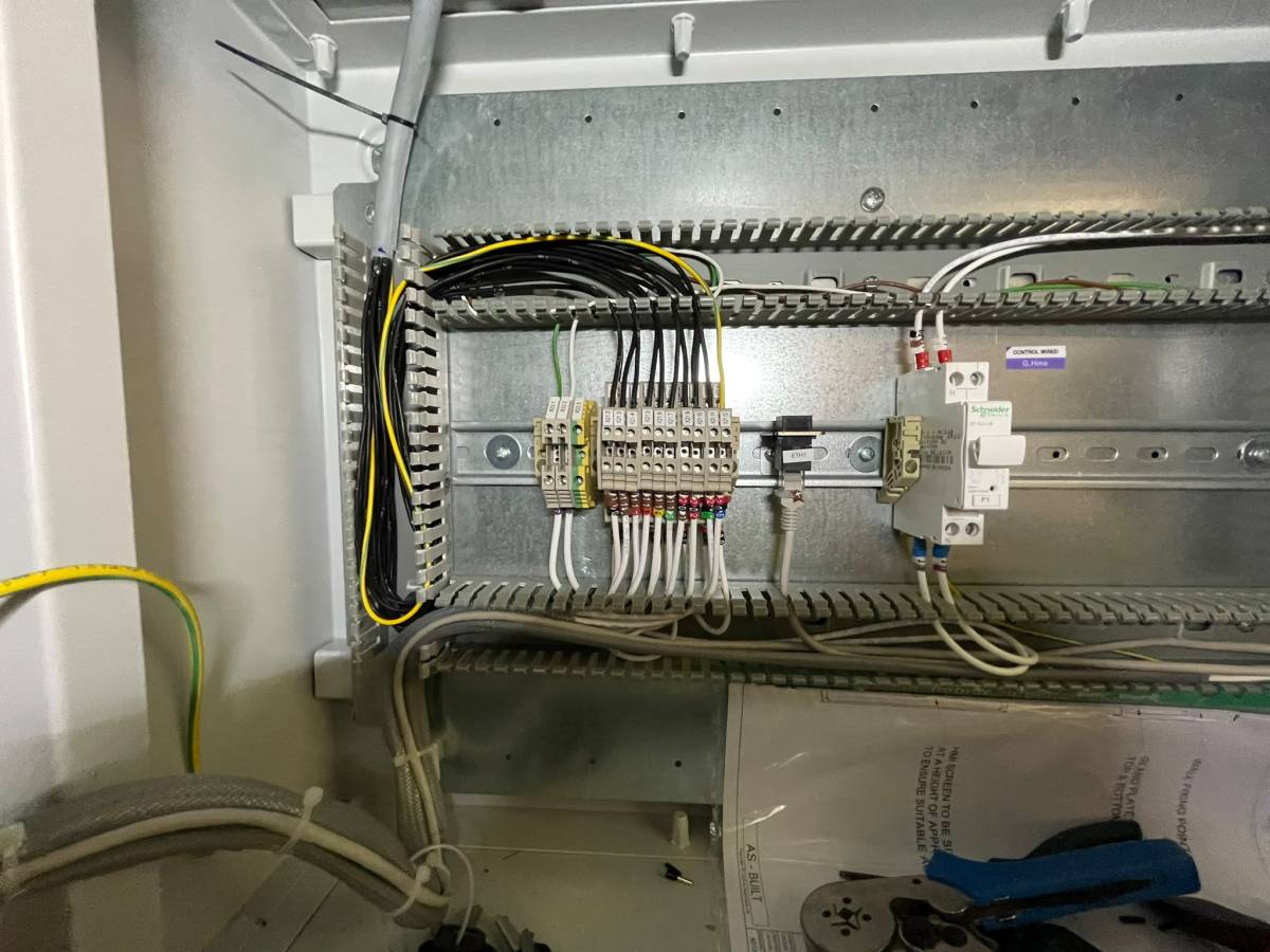 SV Santos & Varela | Eletricidade e Remodelações - Rio Maior - Reparatur  - Ausrüstungen