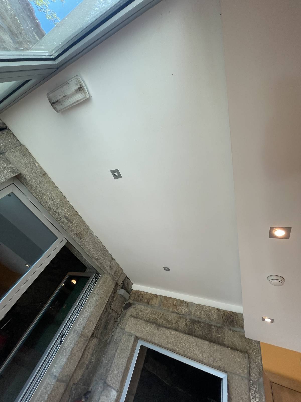 Inova Clean Services - Lamego - Limpeza de Espaço Comercial
