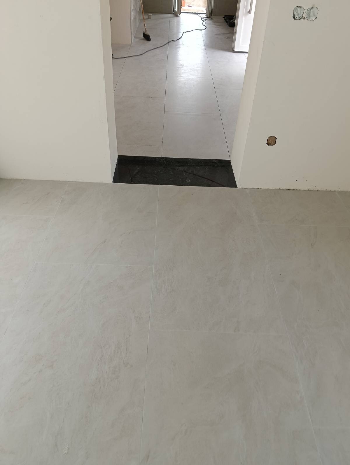 Volutas e arestas unipessoal lda - Rio Maior - Adición de pared interior