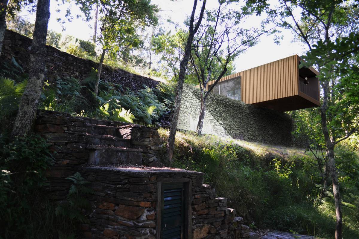 Marques / Mendes / Arquitetos - Porto - Instalação de Cerca para Cães