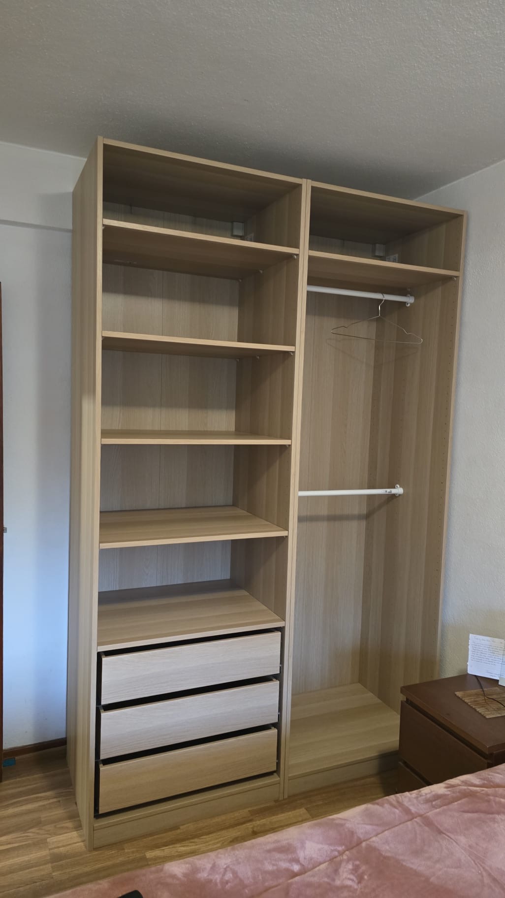 Wesley Finizola - Lisboa - Bed Frame Assembly