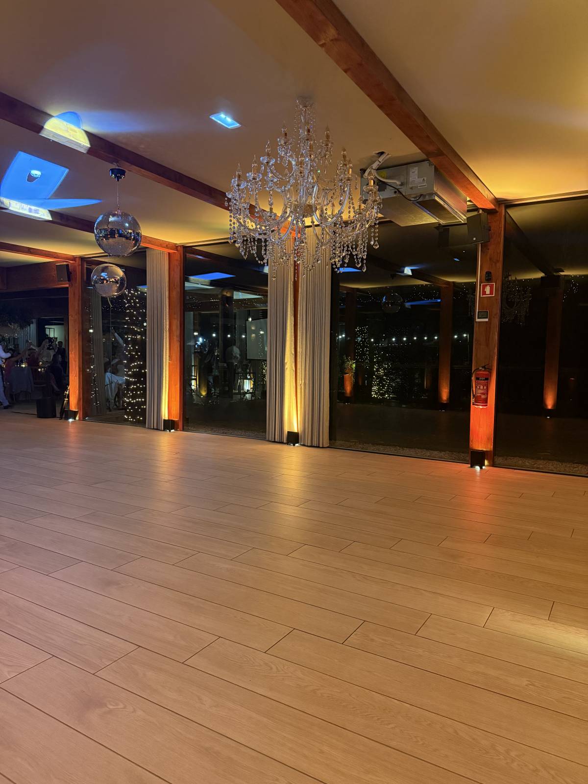 VIZSOUND - ALUGUER SOM E LUZ - Vizela - Aluguer de Equipamento Audiovisual para Eventos