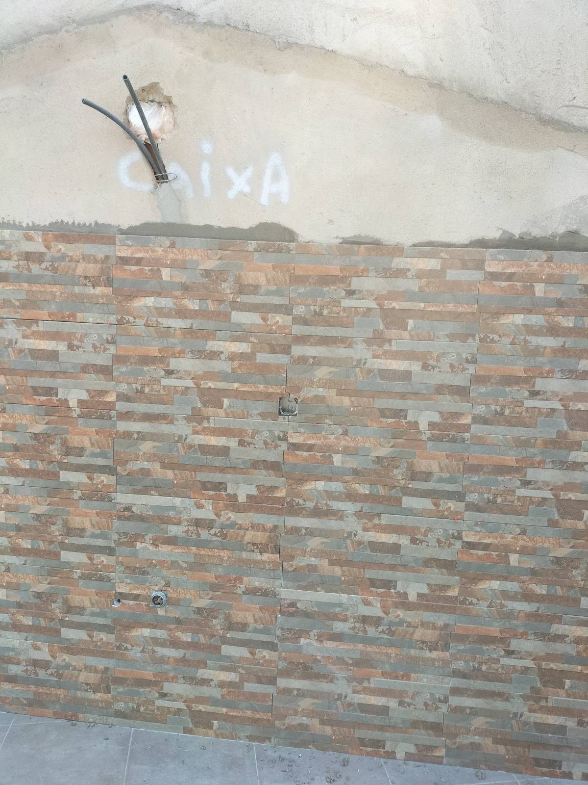 Volutas e arestas unipessoal lda - Rio Maior - Tile Installation