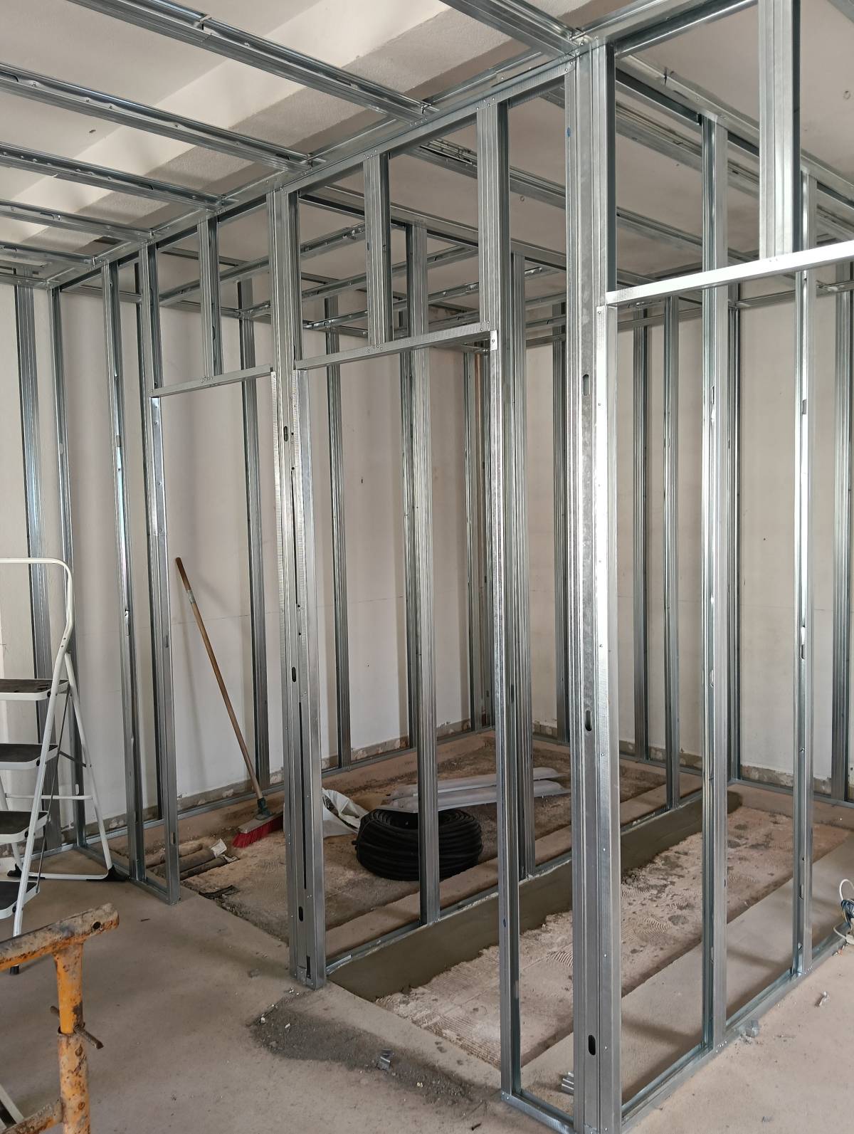 Volutas e arestas unipessoal lda - Rio Maior - Siding Installation, Repair, or Removal