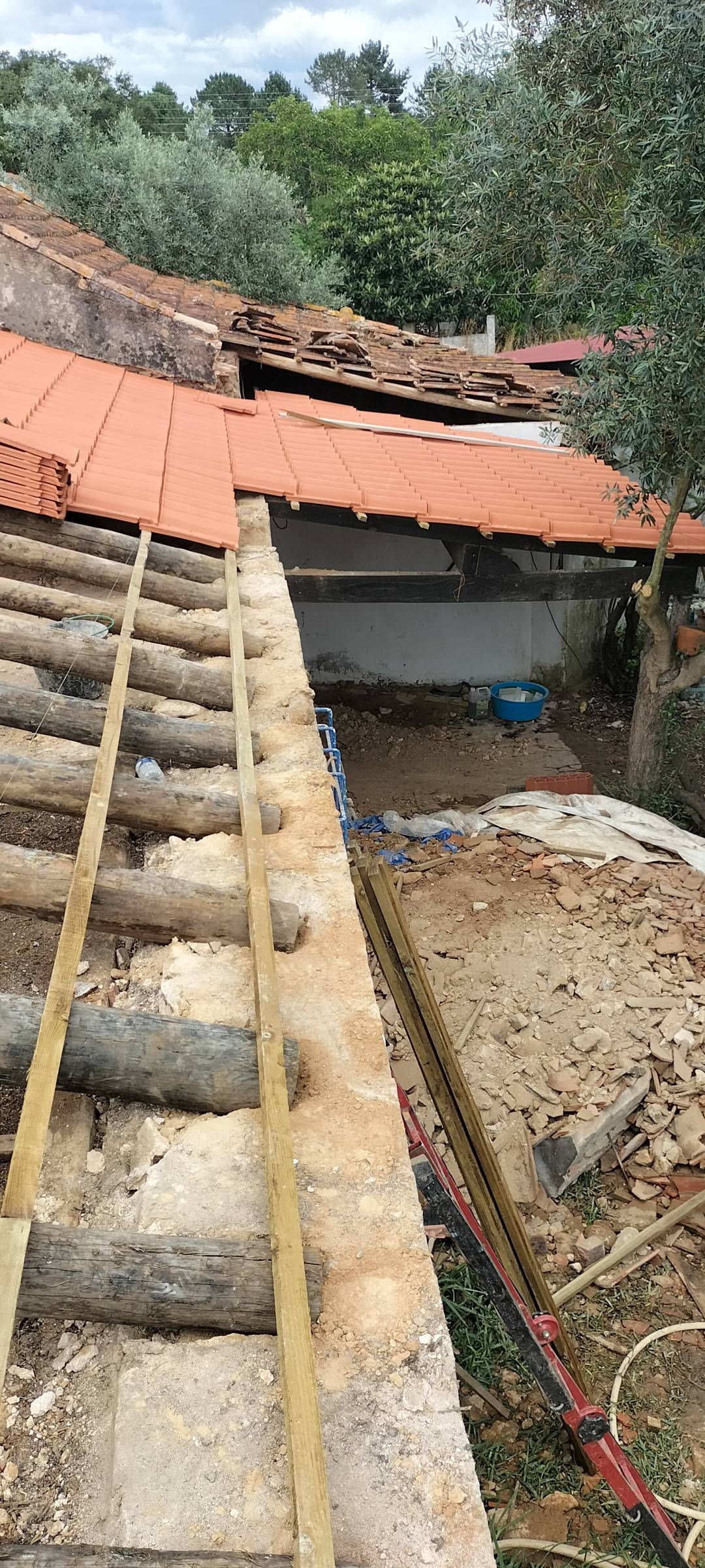 Volutas e arestas unipessoal lda - Rio Maior - Asbestos Removal