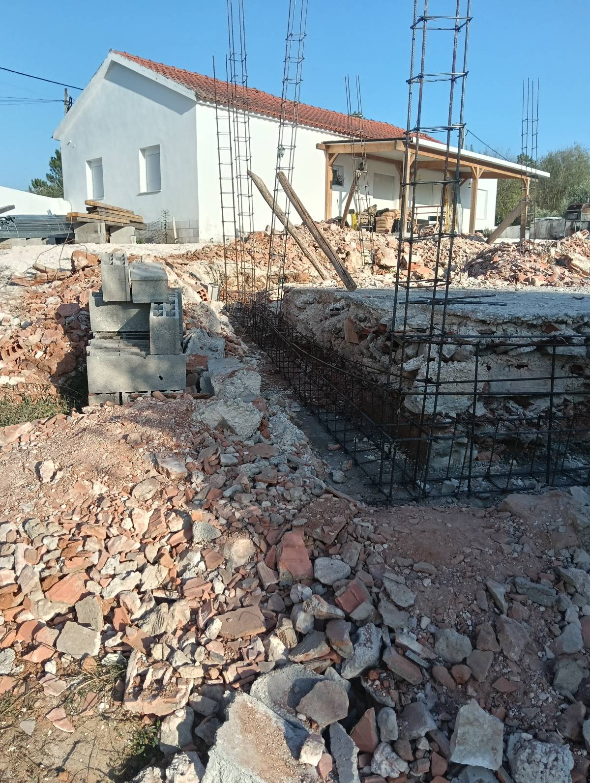 Volutas e arestas unipessoal lda - Rio Maior - Instalación de baldosas