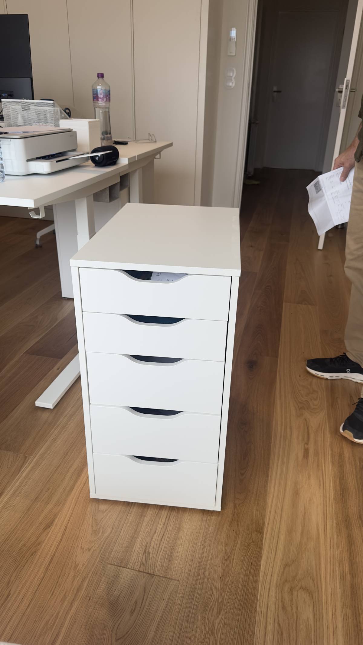 Wesley Finizola - Lisboa - Entertainment Center or TV Stand Assembly