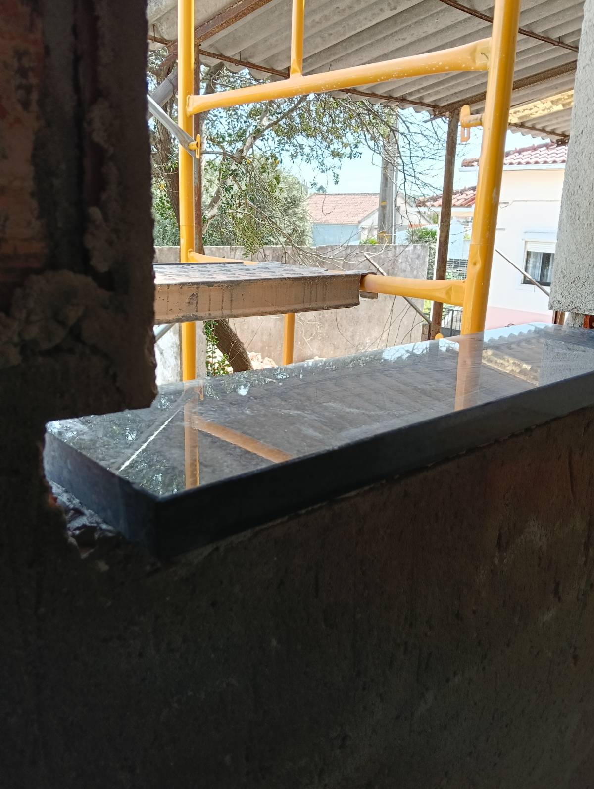 Volutas e arestas unipessoal lda - Rio Maior - Mantenimiento y limpieza de canaletas
