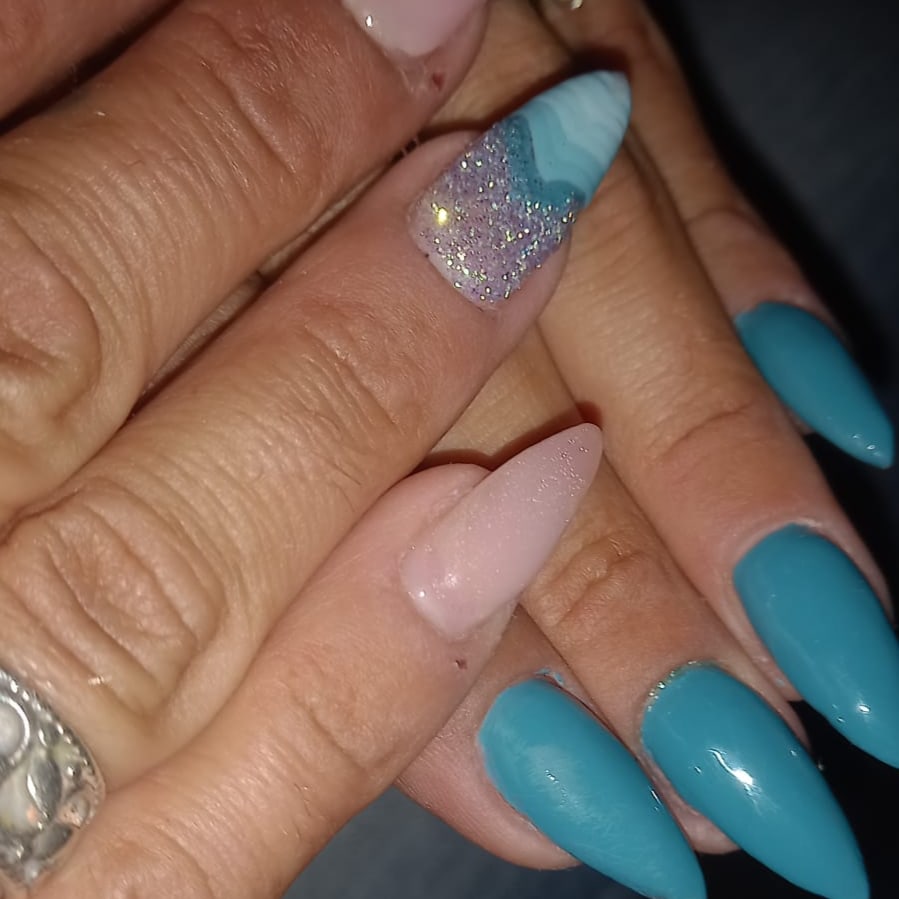 Luisa Gonçalves - Sesimbra - Manicure and pedicure