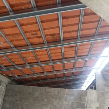 Volutas e arestas unipessoal lda - Rio Maior - Pintar puertas