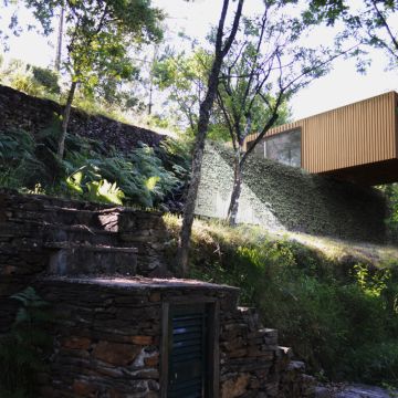 Marques / Mendes / Arquitetos - Porto - Instalação de Cerca para Cães